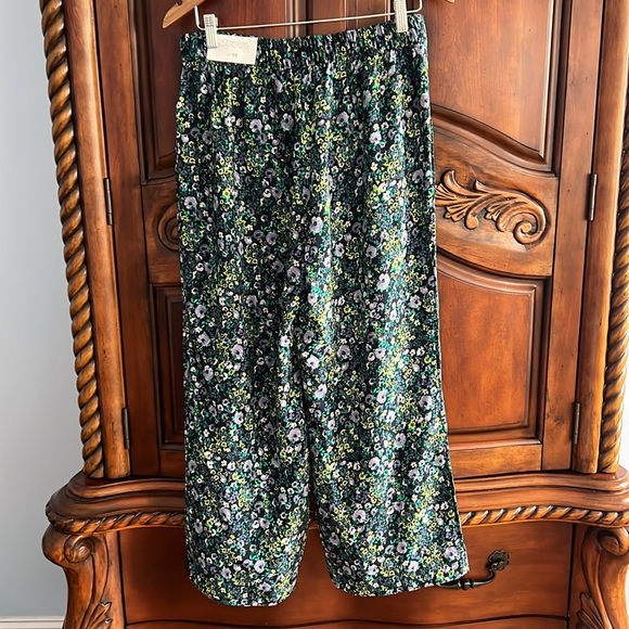 LOFT Black Floral Wide-Leg Crop Pants - Picture 2 of 4